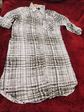 Casual White and Black Plaid With Gold Long-Sleeve Shirt Dress